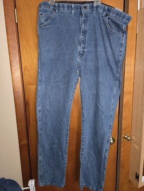 Wrangler Men's Blue Straight-Leg Jeans